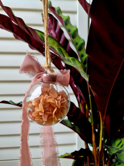 Dried flower bauble