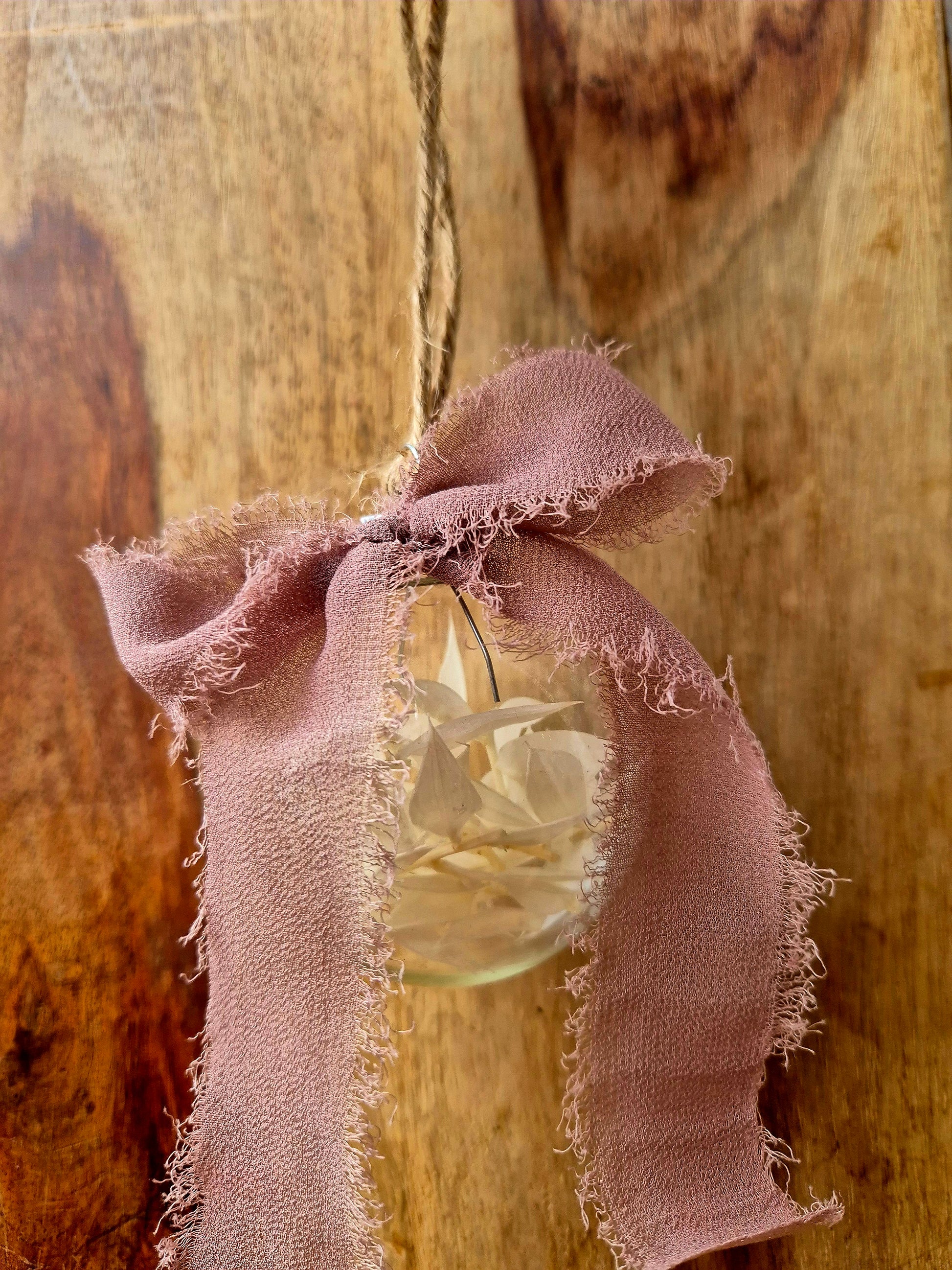 Dried flower bauble