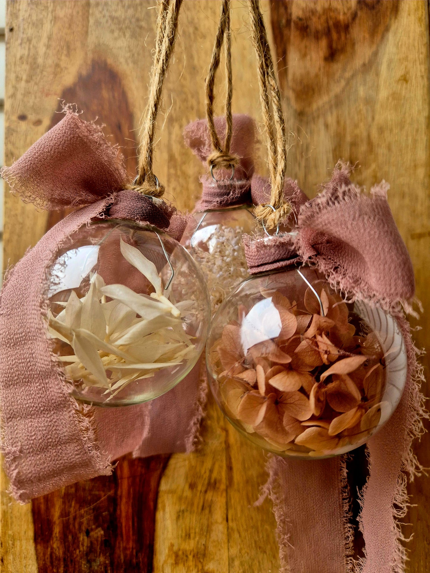 Dried flower bauble